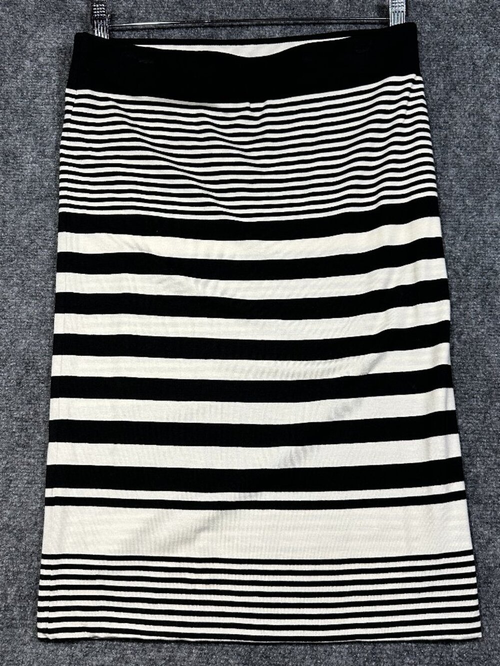 NEW Ann Taylor LOFT Skirt Womens Small Knit Stretch Pencil Pull On Black White